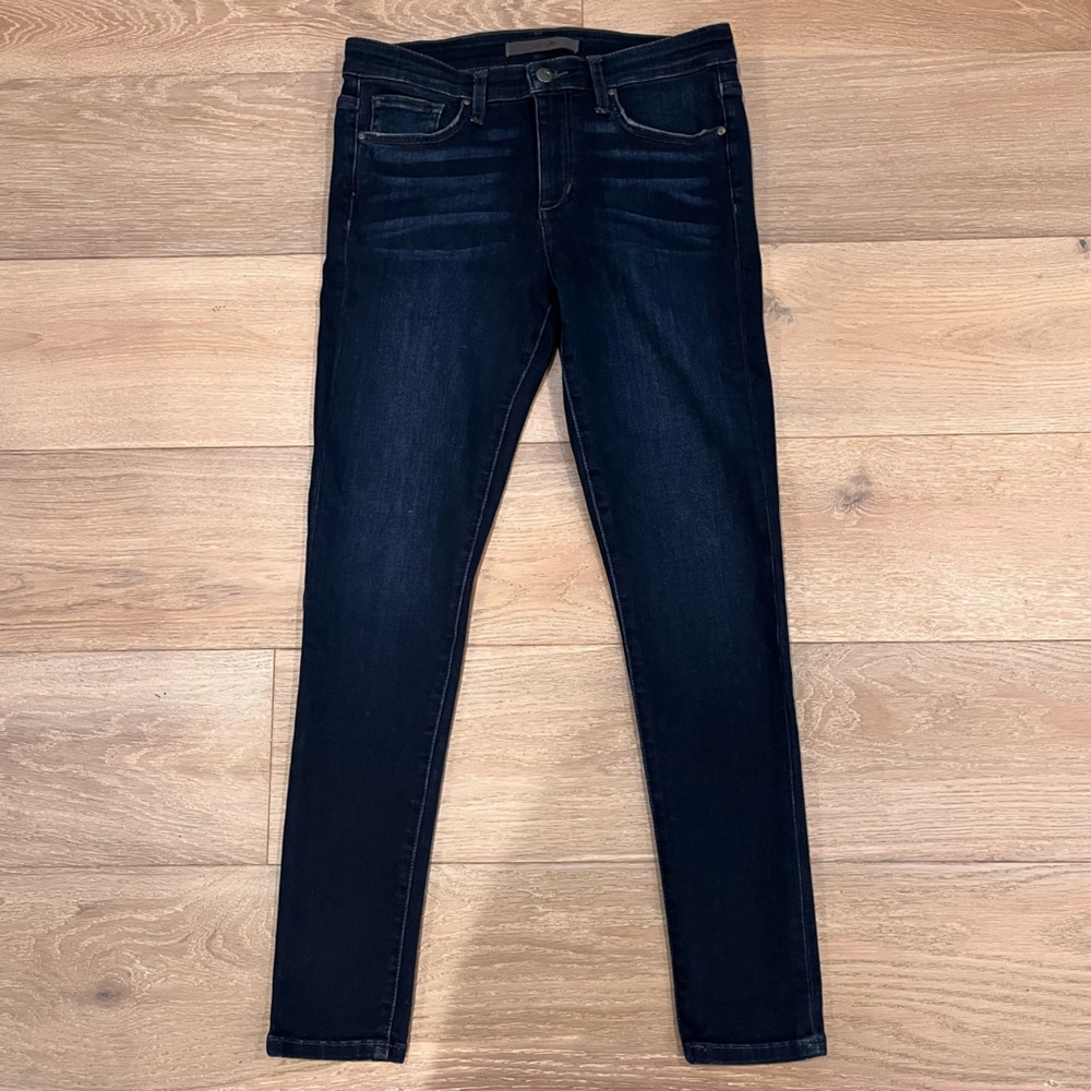 Joe’s dark blue cigarette jeans